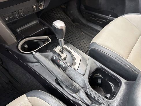 Used 2017 Toyota RAV4 Limited AWD/4WD image 17