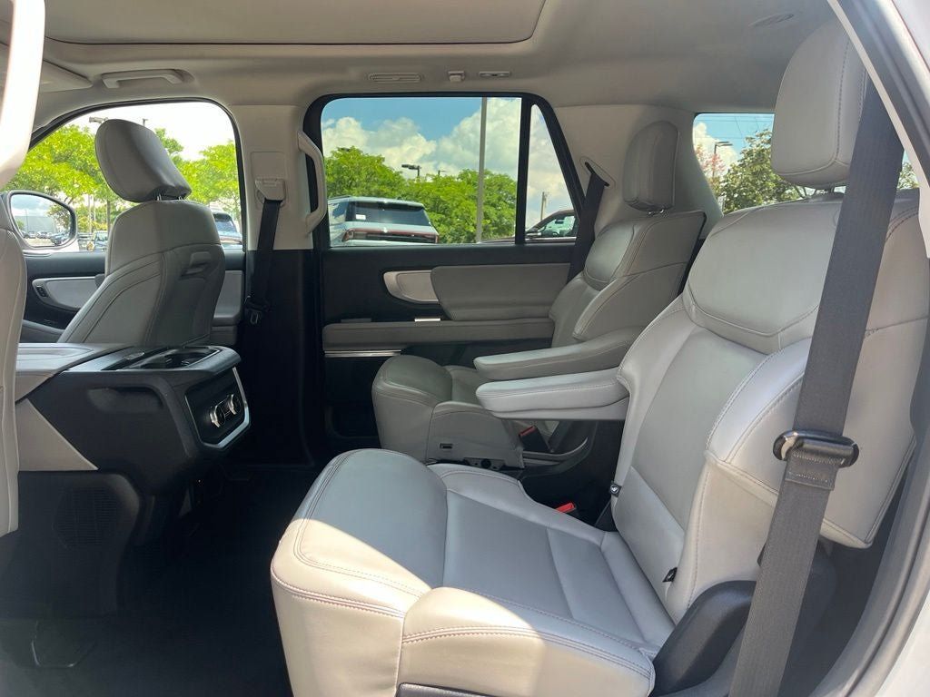 Certified 2025 Ford Expedition Active AWD/4WD image 13