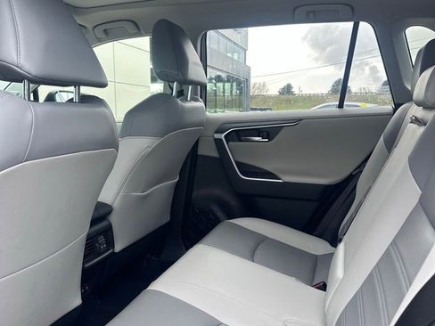 Used 2019 Toyota RAV4 Limited image 12