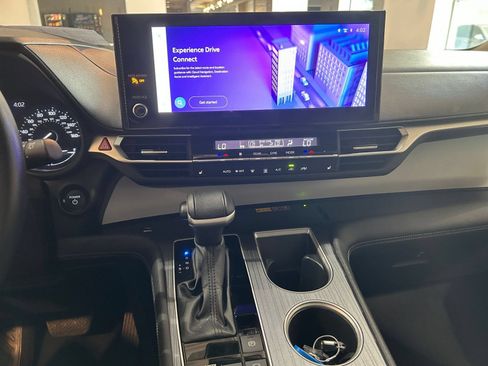 Used 2025 Toyota Sienna XLE FWD image 14