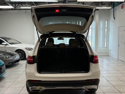 Used 2018 Mercedes-Benz GLC 300 4MATIC w/ Multimedia Package image 19