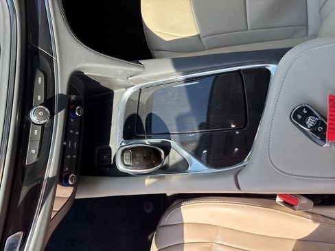 Used 2019 Buick Enclave Essence FWD image 23