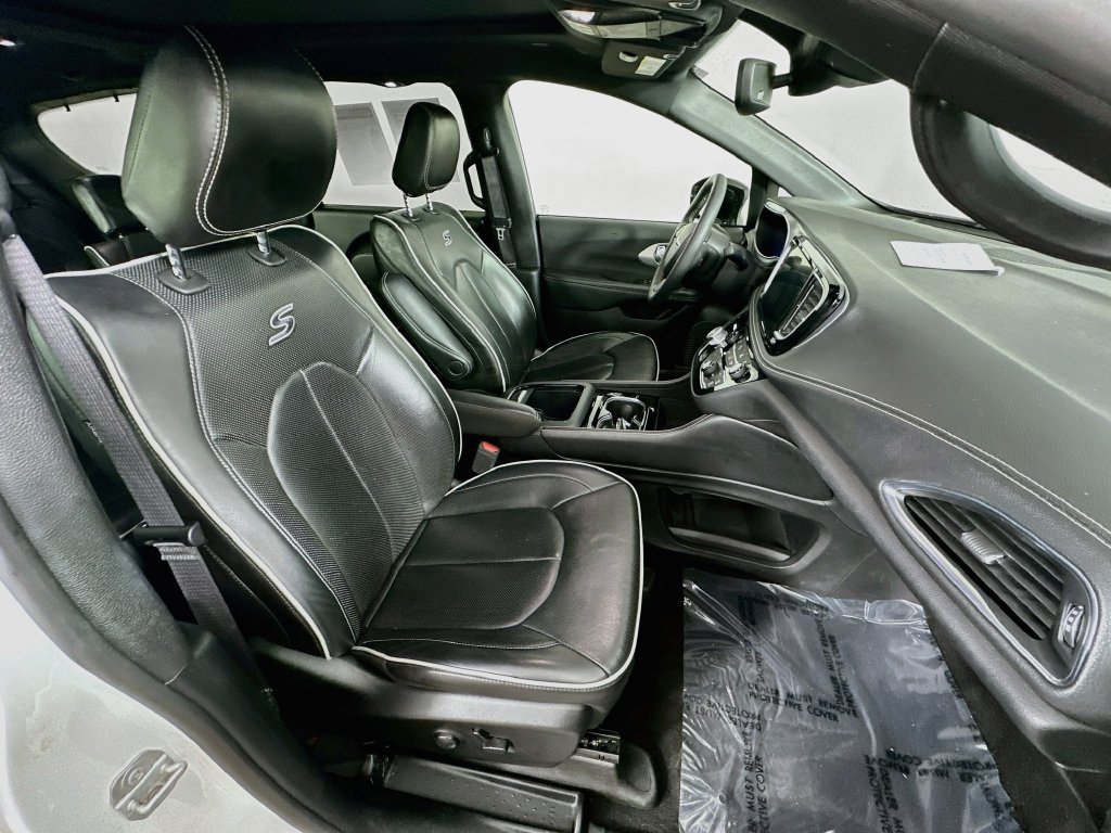 Certified 2025 Chrysler Pacifica Limited FWD image 41