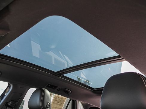 Used 2022 Volkswagen Atlas Cross Sport SE w/ Panoramic Sunroof Package image 26