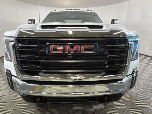 Used 2024 GMC Sierra 2500 Pro AWD/4WD image 7