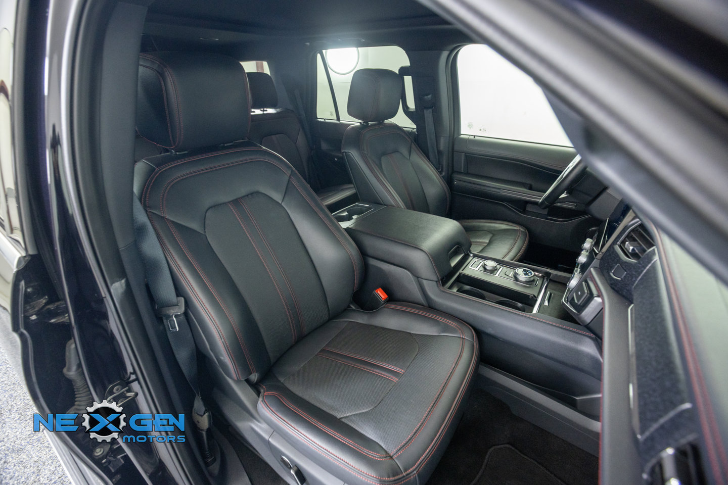 Used 2024 Ford Expedition Limited AWD/4WD image 47