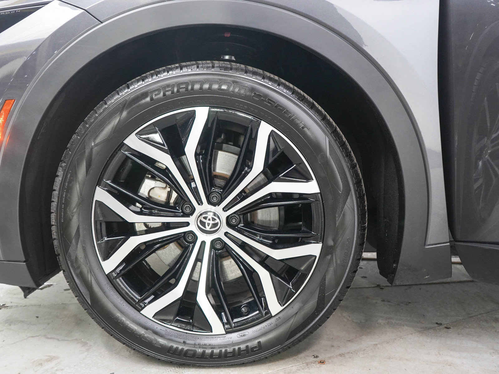 Used 2023 Toyota Crown AWD/4WD image 27