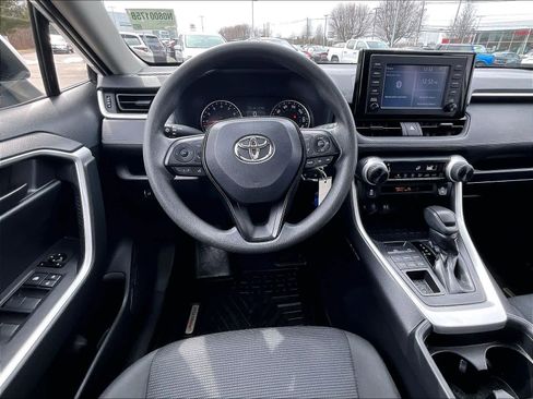 Used 2019 Toyota RAV4 LE image 17