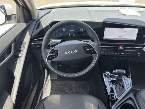 New 2025 Kia Niro SX image 14