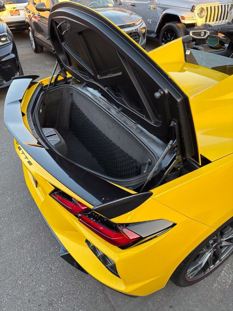 Used 2026 Chevrolet Corvette Stingray Premium Conv w/ Z51 Performance Package RWD image 35