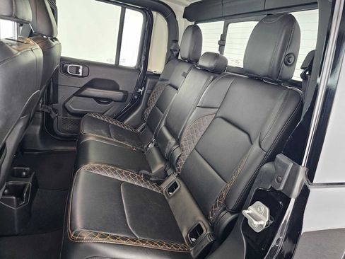 Used 2023 Jeep Gladiator Overland AWD/4WD image 17