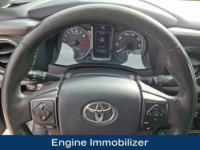 Used 2018 Toyota Tacoma TRD Sport AWD/4WD image 4