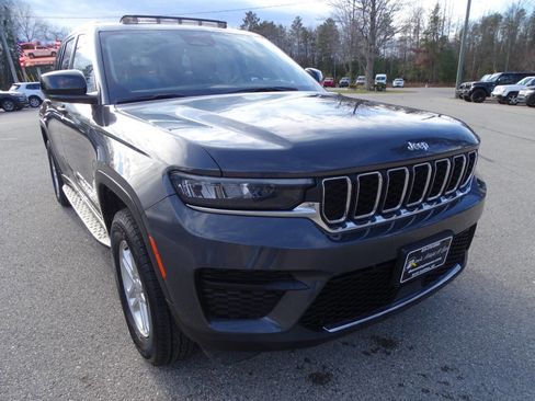 Used 2023 Jeep Grand Cherokee Laredo image 4