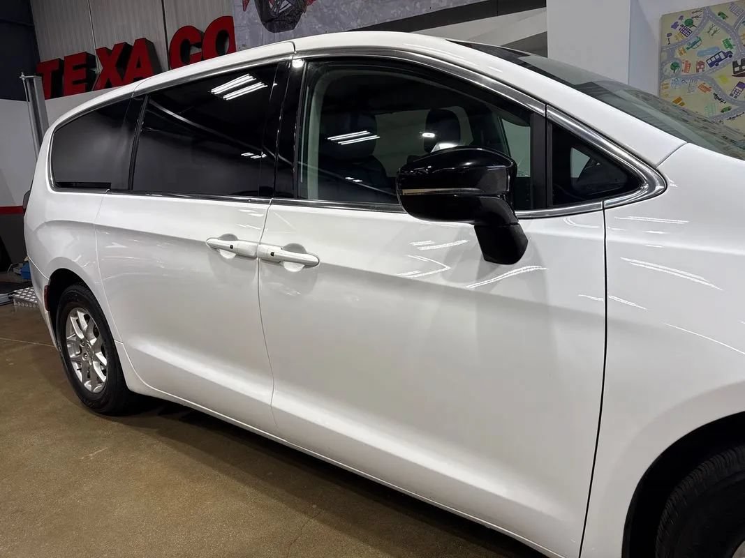 Used 2024 Chrysler Pacifica Touring-L FWD image 71