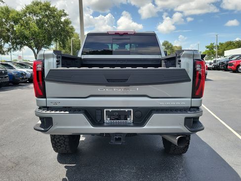 Used 2024 GMC Sierra 2500 Denali Ultimate AWD/4WD image 11