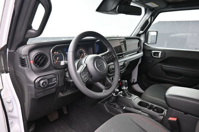 Used 2026 Jeep Wrangler Unlimited Rubicon AWD/4WD image 18