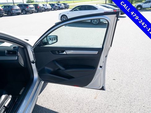 Used 2015 Volkswagen Passat 1.8T Wolfsburg Edition image 15