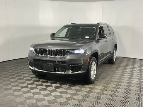Used 2023 Jeep Grand Cherokee L Limited w/ Luxury Tech Group II image 3