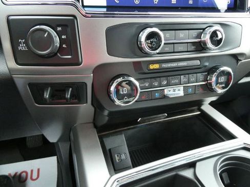 Certified 2022 Ford F350 Lariat w/ Chrome Package image 27