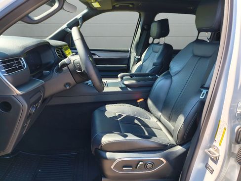 Used 2024 Jeep Wagoneer Series II image 20