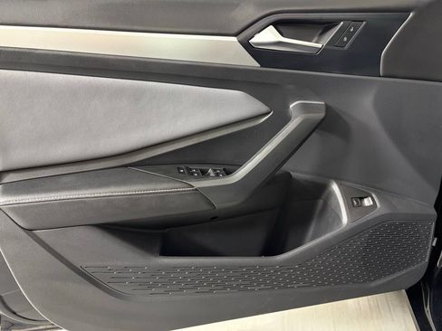Used 2025 Volkswagen Jetta SE FWD image 16