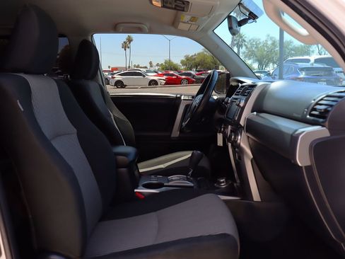 Used 2018 Toyota 4Runner SR5 AWD/4WD image 34