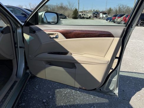 Used 2008 Toyota Avalon XLS image 16