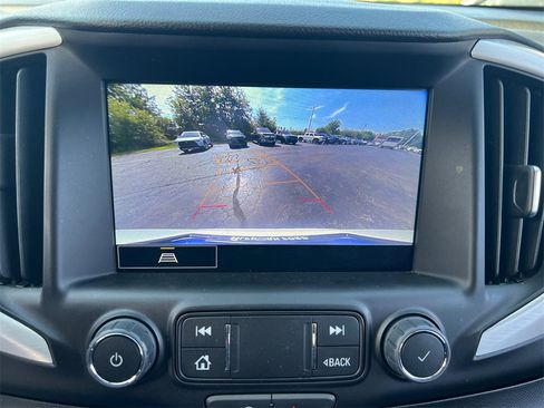 Used 2024 GMC Terrain SLT image 21