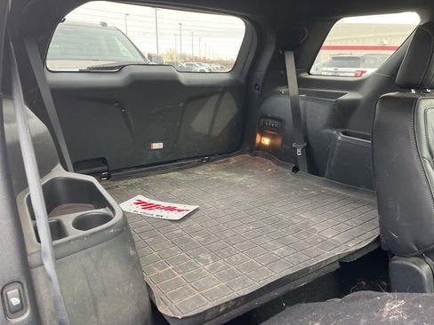 Used 2019 Ford Explorer Platinum image 4