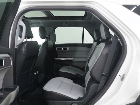 Used 2021 Ford Explorer XLT w/ Equipment Group 202A image 19