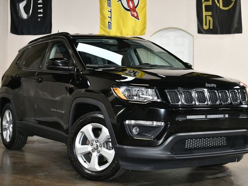 Used 2019 Jeep Compass Latitude w/ Popular Equipment Group image 3
