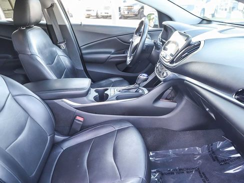 Used 2018 Chevrolet Volt Premier w/ Driver Confidence Package FWD image 16