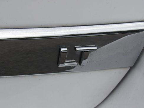 Used 2012 Chevrolet Captiva Sport LT FWD image 8