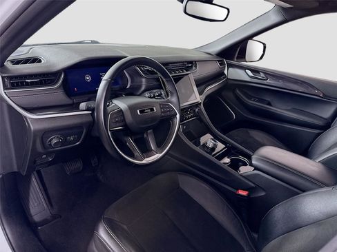 Used 2022 Jeep Grand Cherokee L Altitude image 3