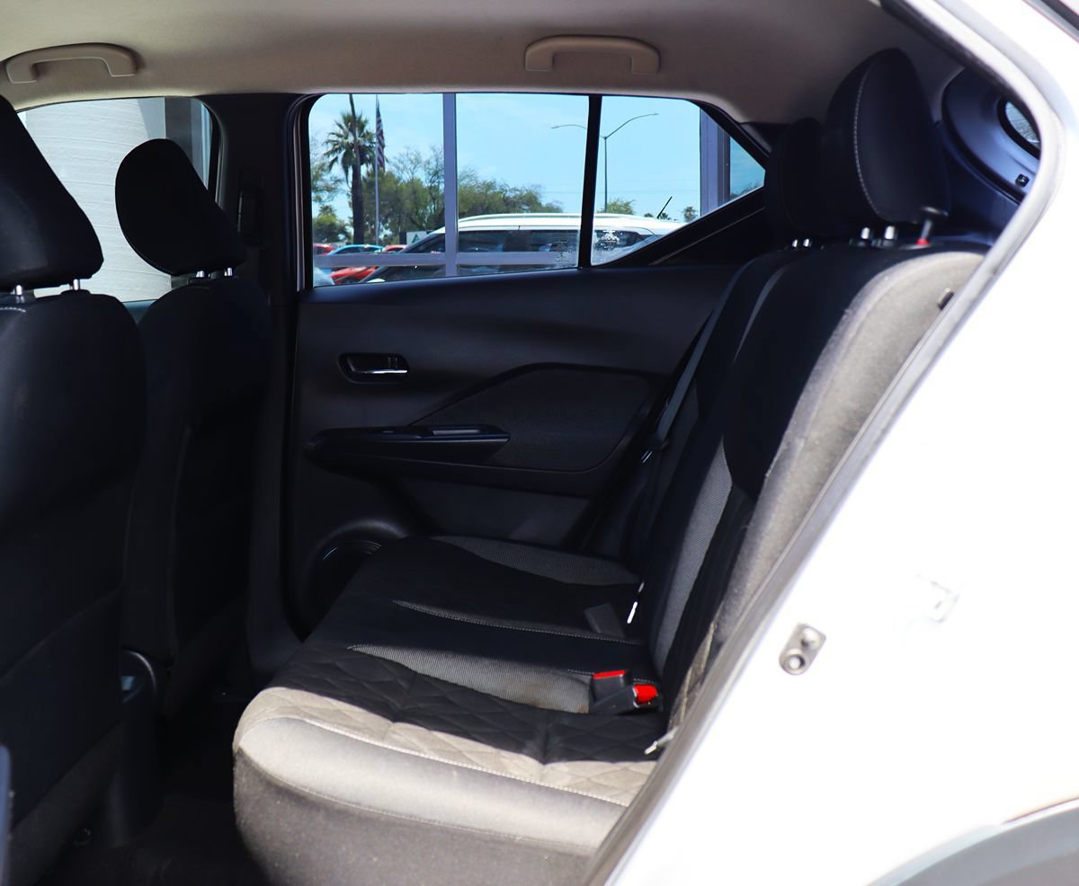 Used 2018 Nissan Kicks SV FWD image 33