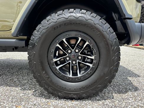 Used 2025 Jeep Wrangler Unlimited Rubicon AWD/4WD image 33
