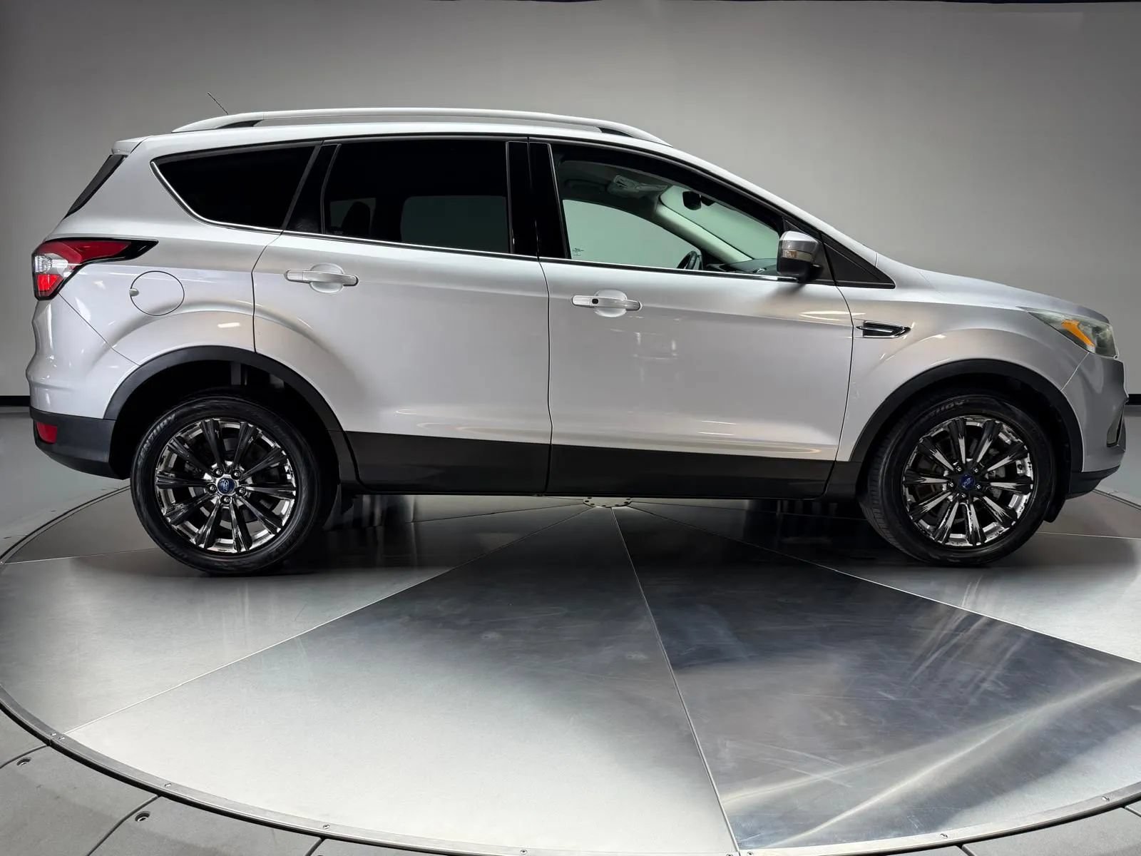 Used 2017 Ford Escape Titanium FWD image 6