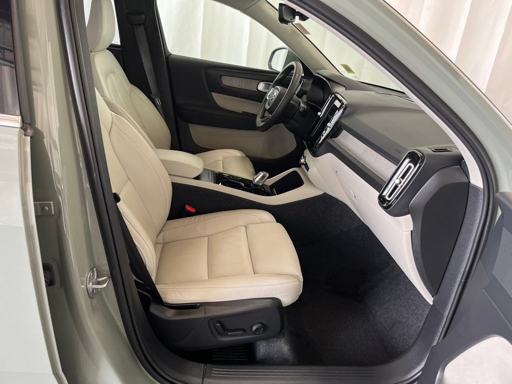 Used 2024 Volvo XC40 B5 Plus w/ Climate Package AWD/4WD image 22
