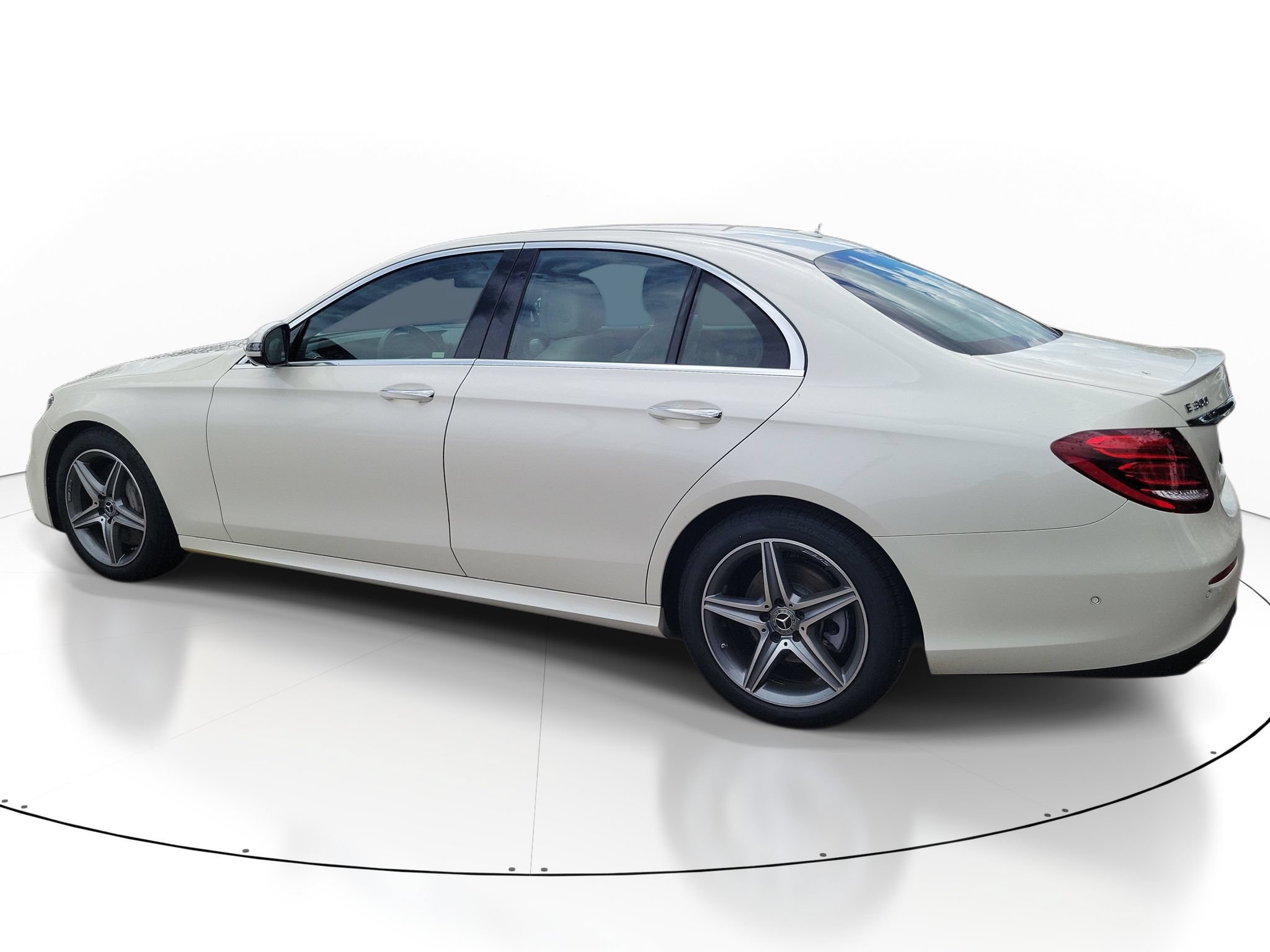 Used 2018 Mercedes-Benz E 300 image 4
