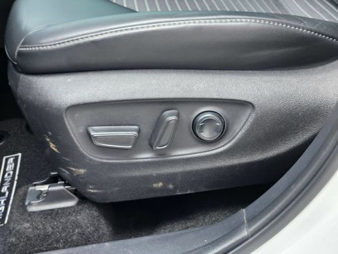 Used 2024 Toyota Highlander XSE FWD image 20
