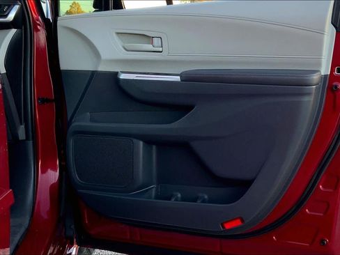 Used 2021 Toyota Sienna LE FWD image 22