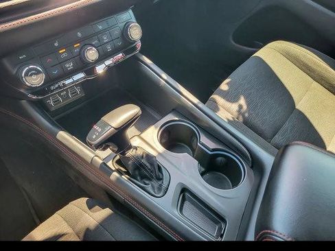 Used 2025 Dodge Durango GT AWD/4WD image 23