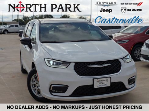 New 2026 Chrysler Pacifica Select image 1