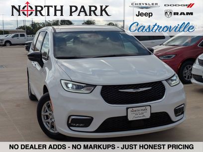 New 2026 Chrysler Pacifica Select