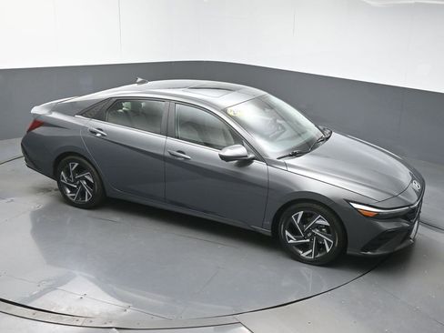 Used 2024 Hyundai Elantra Limited image 36