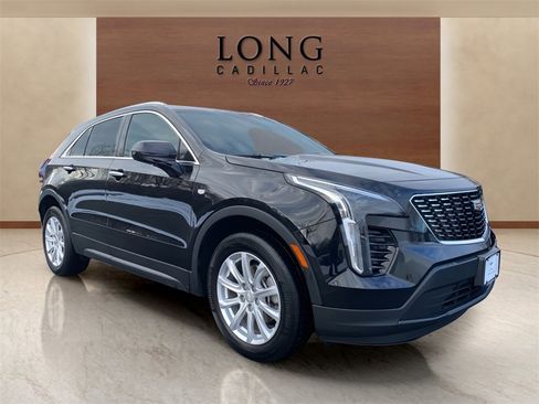 Certified 2023 Cadillac XT4 Luxury w/ Cold Weather Package image 7