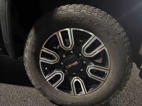 Used 2022 GMC Sierra 2500 AT4 w/ AT4 Premium Plus Package AWD/4WD image 15