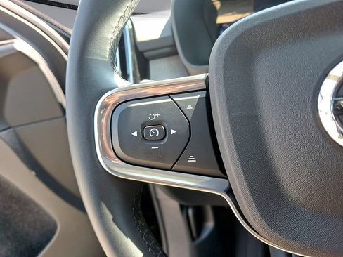 Certified 2026 Volvo XC40 B5 Plus AWD/4WD image 23