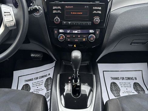 Used 2015 Nissan Rogue SV image 21