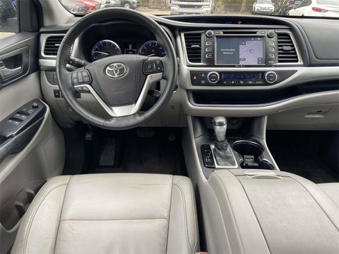 Used 2015 Toyota Highlander XLE image 11